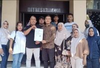 Pihak korban didampingi kuasa hukum mendatangi Markas Polda Banten. Dok (Dir/totalbanten.com).