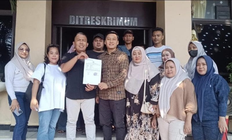Pihak korban didampingi kuasa hukum mendatangi Markas Polda Banten. Dok (Dir/totalbanten.com).