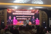 AKBP Dhyno Indra Setyadi saat menyampaikan pesan dan kesan pada acara Pisah Sambut Kapolres Pandeglang. Dok (totalbanten.com).