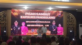 AKBP Dhyno Indra Setyadi saat menyampaikan pesan dan kesan pada acara Pisah Sambut Kapolres Pandeglang. Dok (totalbanten.com).