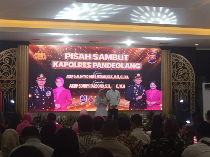 AKBP Dhyno Indra Setyadi saat menyampaikan pesan dan kesan pada acara Pisah Sambut Kapolres Pandeglang. Dok (totalbanten.com).