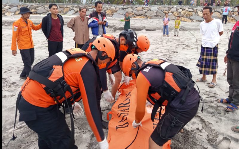Basarnas Evakuasi Mayat di Pesisir Barat lampung, (Dok)