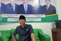Ketua Fraksi PPP DPRD Pandeglang, E. Supriadi memberikan keteranga kepada pers. Dok (Guntur/Totalbanten.com)