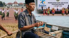 Foto Ilustrasi: Perayaan resmi HUT Provinsi Banten ke-26 di pusat pemerintahan dengan realita kehidupan warga kecil di pelosok daerah.