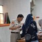 Sellydayanti Sipayung mendatangi Polda Banten untuk mencari kepastian penanganan laporan dugaan pengeroyokan yang disebutnya mandek lebih dari setahun. Dok (Dir/Total Banten)