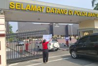 Ibu-ibu Asal Batam Aksi Tunggal di Mapolda Banten. Dok (Dir/Total Banten)