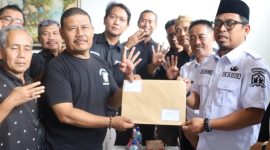 Komite penyelamat SMP 4, bersama Dindikbud kota Serang, (Dok/Total Banten) 
