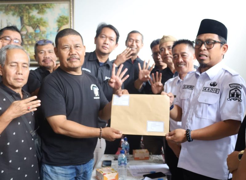 Komite penyelamat SMP 4, bersama Dindikbud kota Serang, (Dok/Total Banten) 