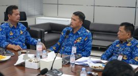 Sekda Kabupaten Serang Zaldi Dhuhana bersama jajaran OPD saat rapat koordinasi pembentukan Satgas Pertambangan di Puspemkab Serang, Dok (Total Banten)