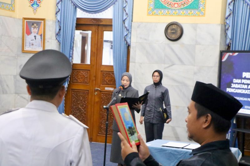Bupati Serang Lantik Sejumlah Pejabat Administrator Kabupaten Serang (Pung/totalbanten). 