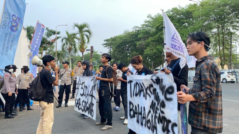 PP HAMAS Banten aksi unjuk rasa di depan Pendopo Bupati Serang, Dok (TOTAL BANTEN)