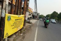 Kabel semrawut di Tangerang Selatan di tata ulang DPUPR Banten. (Dok)