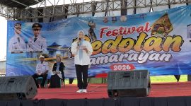 Bupati Serang Ratu Rachmatuzakiyah membuka Festival Bedolan Pamarayan 2026 di Bendung Pamarayan Baru, Kabupaten Serang (Dok/Total Banten)