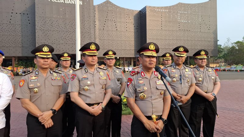 Kapolda Banten Irjen Pol Hendra Kurniawan bersama jajaran pejabat utama Polda Banten dan jajaran kapolres usai upacara serah terima jabatan di Lapangan Apel Mapolda Banten (Dok)
