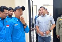 Aktivis KNPI Pandeglang mendatangi ruangan pimpinan DPRD Lantaran audiensi ditunda, Dok (Guntur/Total Banten) 