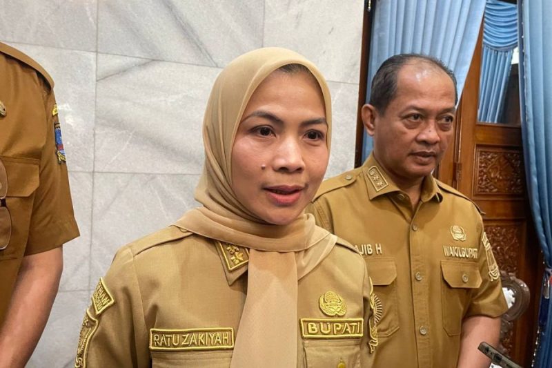 Bupati Serang, Ratu Rachmatuzakiyah Saat Dikonfirmasi Angka Kesehatan Masyarakat Kabupaten Serang (Pung/totalbanten).