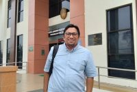 Pakar hukum tata negara Feri Amsari memberikan keterangan kepada pers di PTUN Serang, Dok (Total Banten)