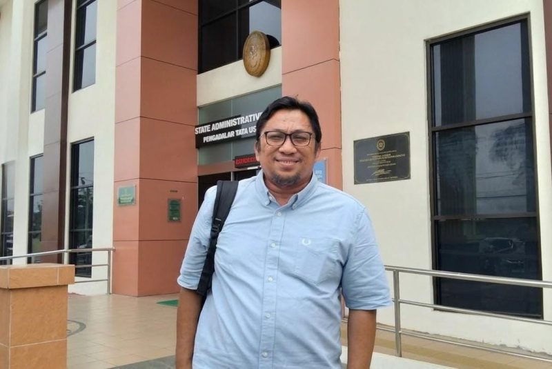 Pakar hukum tata negara Feri Amsari memberikan keterangan kepada pers di PTUN Serang, Dok (Total Banten)