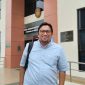Pakar hukum tata negara Feri Amsari memberikan keterangan kepada pers di PTUN Serang, Dok (Total Banten)