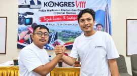 Khaerul Anwar (kanan) bersama Muhammad Jejen usai terpilih secara aklamasi sebagai Ketua dan Sekretaris Jenderal Pokja Wartawan Harian dan Elektronik Provinsi Banten periode 2026–2029 dalam Kongres VIII di Cisarua, Kabupaten Bogor, Dok (Total Banten)