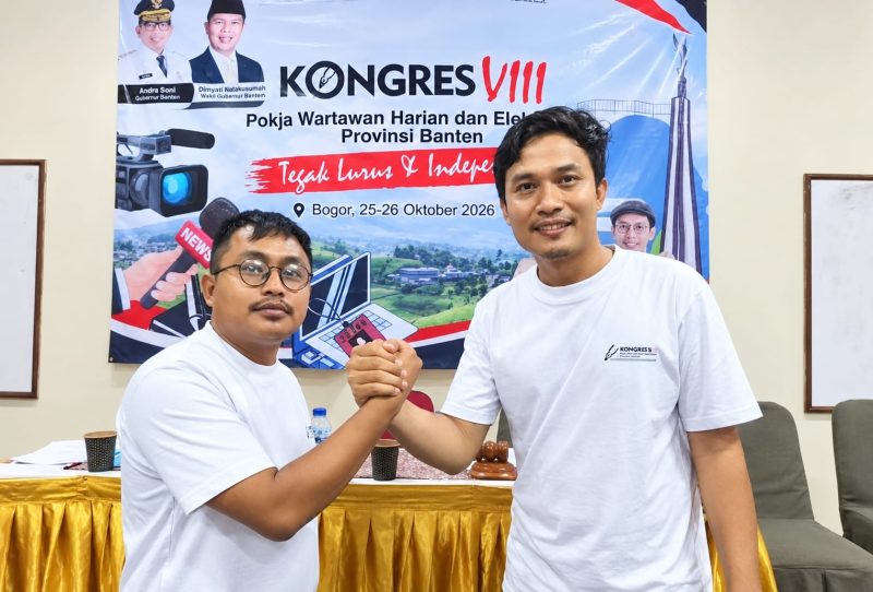 Khaerul Anwar (kanan) bersama Muhammad Jejen usai terpilih secara aklamasi sebagai Ketua dan Sekretaris Jenderal Pokja Wartawan Harian dan Elektronik Provinsi Banten periode 2026–2029 dalam Kongres VIII di Cisarua, Kabupaten Bogor, Dok (Total Banten)
