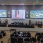 Gubernur Banten, Andra Soni saat menyampaikan draf Raperda di Paripurna DPRD Banten. (Dok)