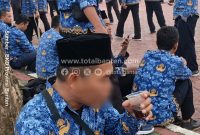 Oknum ASN Banten yang kedapatan ngopi saat Apel Hari Kesaktian Pancasila. (Dok)