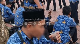 Oknum ASN Banten yang kedapatan ngopi saat Apel Hari Kesaktian Pancasila. (Dok)