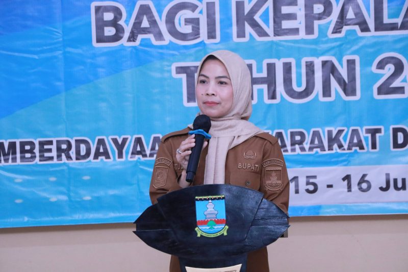 Bupati Serang, Ratu Rachmatuzzakiyah, Saat di Konfirmasi Samping Aula Gedung DPRD Kabupaten Serang (Pung/totalbanten). 